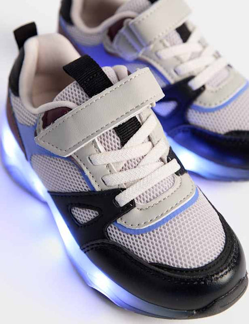 Kids' Light-up Trainers (4 Small - 2 Large)